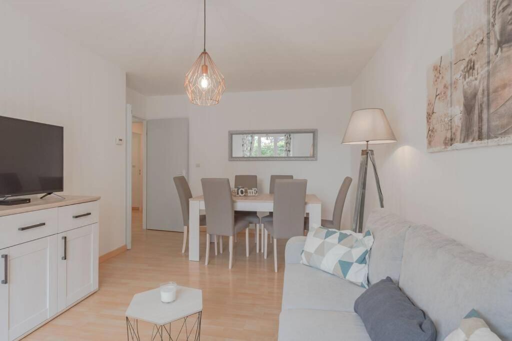 Garden Apartment Next To Disneyland Биси Сен Жорж Екстериор снимка